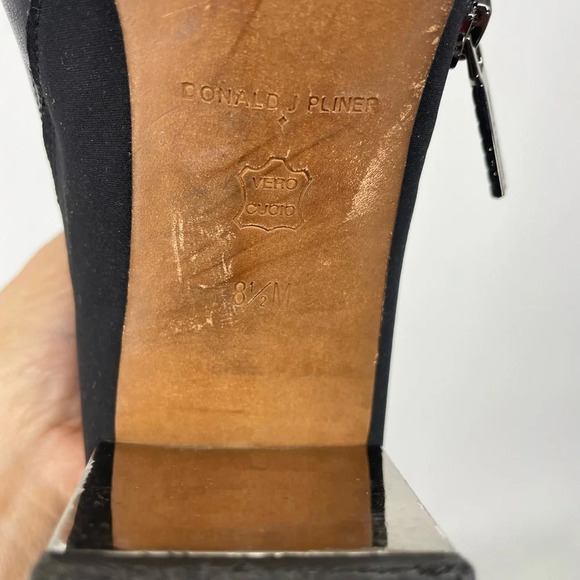 Donald Pliner black bootie Coralie shoe with snakeskin heel. Size 8.5 - Picture 9 of 9